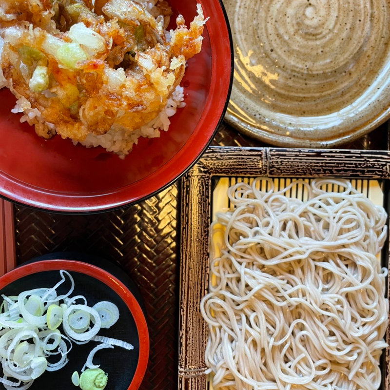 桜海老と春野菜のミニかき揚げ丼とせいろそば(麒麟亭 （よみうりランド丘の湯施設内） )