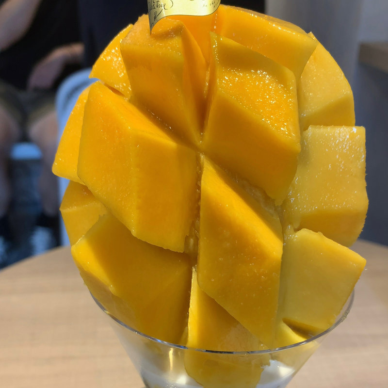 プレミアムマンゴーパフェ(Fruits Parlor FERNA)