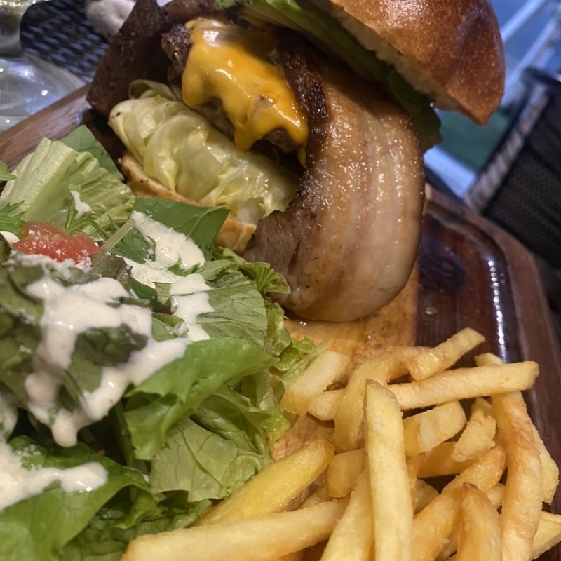 tomoyasuプレミアムハンバーガー(友安製作所カフェ )