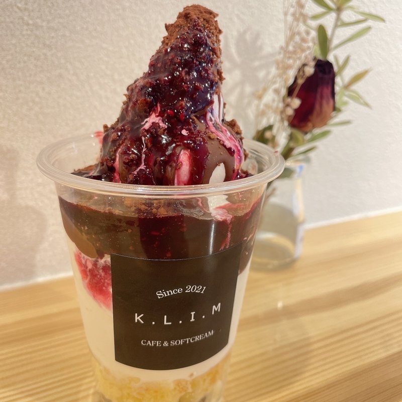 チョコレートパフェ(+自家製ベリーソース)(K.L.I.M)