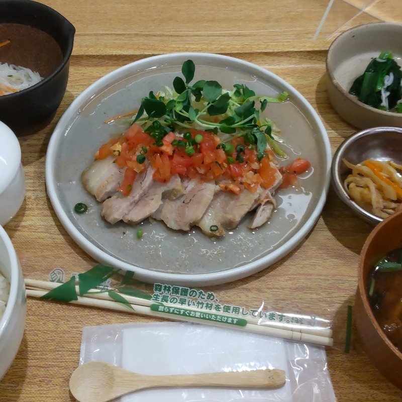 茹で豚のトマトぽん酢(Washoku バル かめすけ)