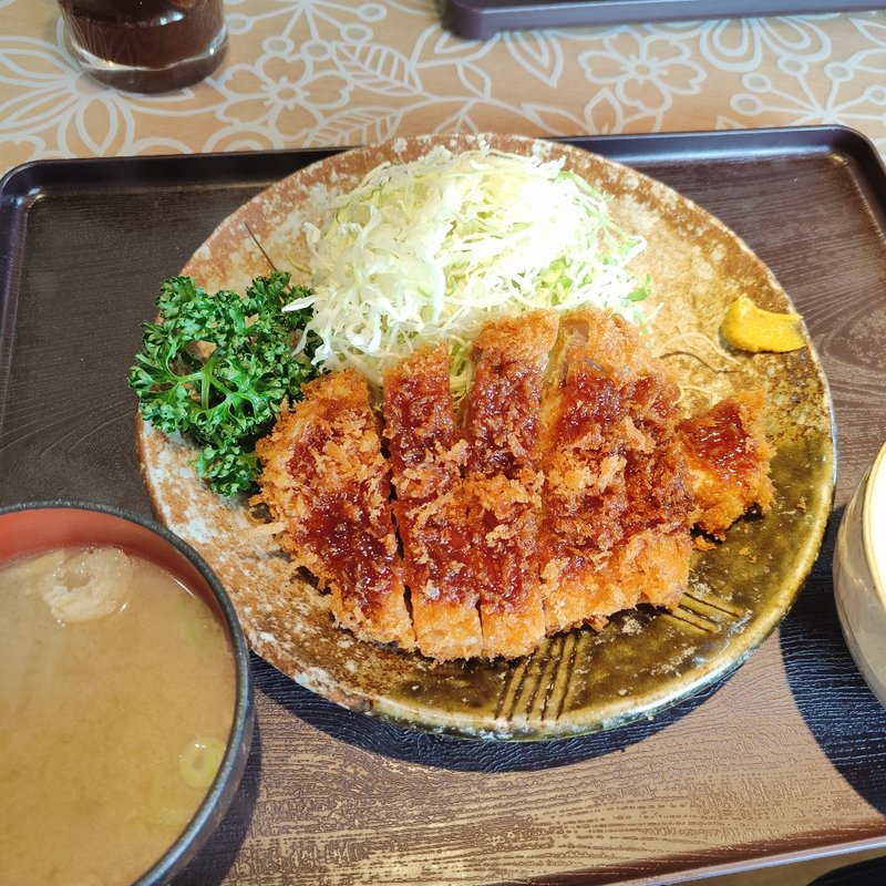 肩ロースかつ定食(とんかつくにか)