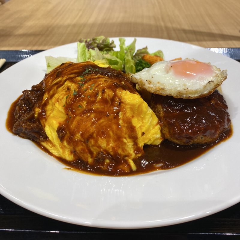 とろとろオムライス&ジューシーハンバーグ(ブタたまマ・メゾン)