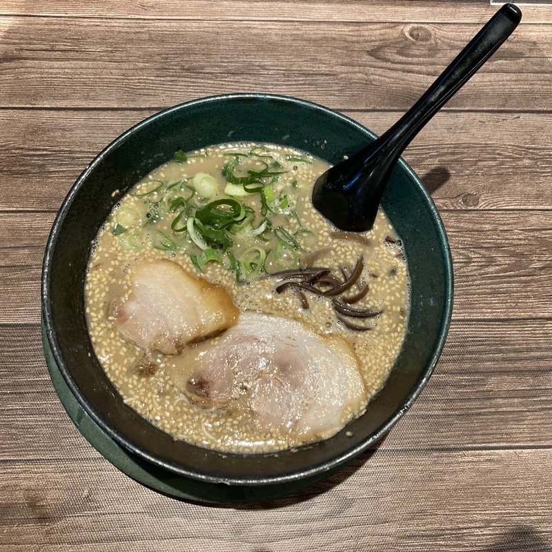 老醤油とんこつ(博多とんこつ 天神旗)