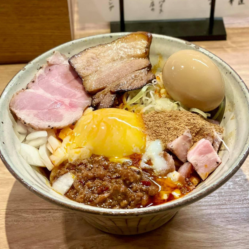 まぜそば特製盛り(自家製麺 つきよみ)