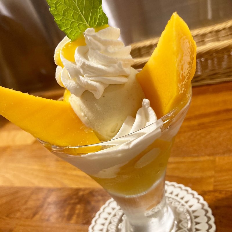 宮崎マンゴーのミニパフェ(ホットケーキパーラー フルフル 赤坂店 （Fru-Full）)