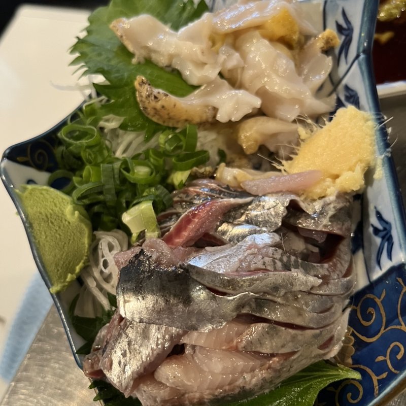 いわし刺身とつぶ貝刺身盛り(スタンドヒーロー)