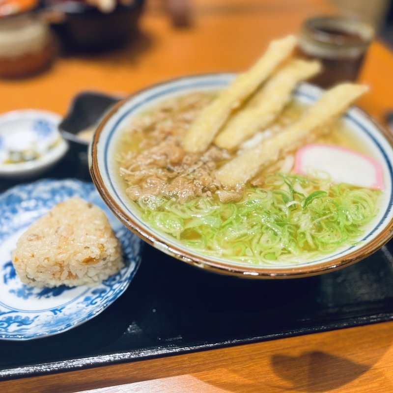 肉うどん　ごぼ天(博多うどん　卯らら)