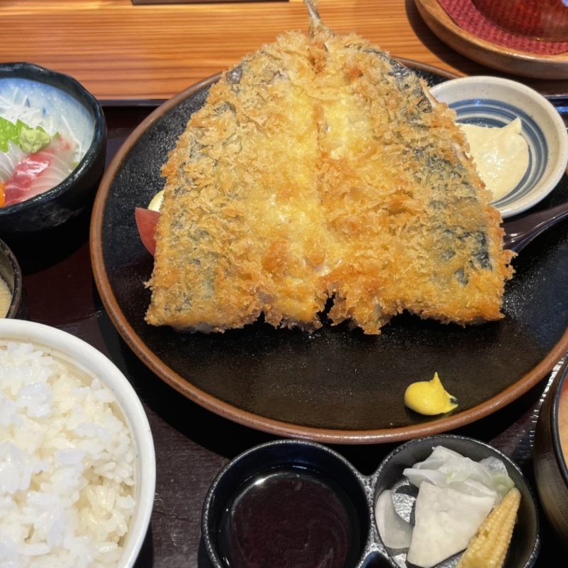 数量限定 治郎のアジフライ定食（小鉢お造りに変更）(炭焼 治郎)