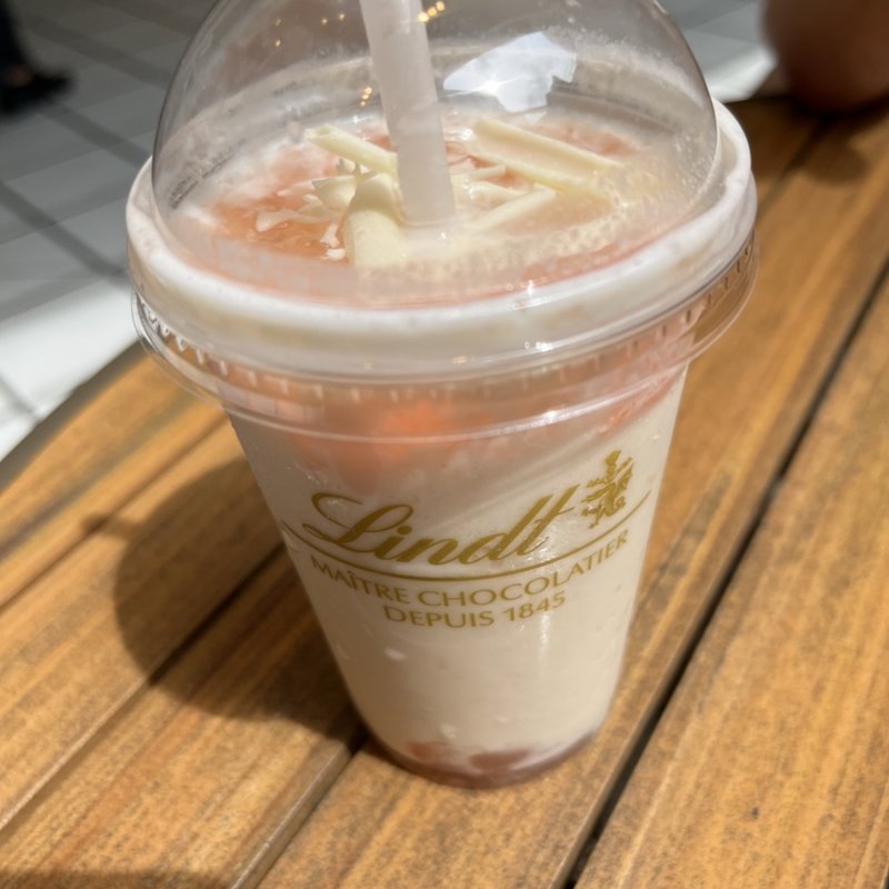 ホワイトピーチショコラドリンク(リンツ ショコラ ブティック＆カフェ 横浜ベイクォーター店)