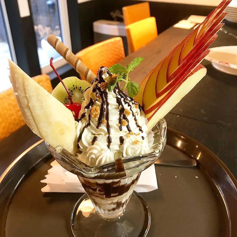 チョコレートパフェ(ネコスタイル)