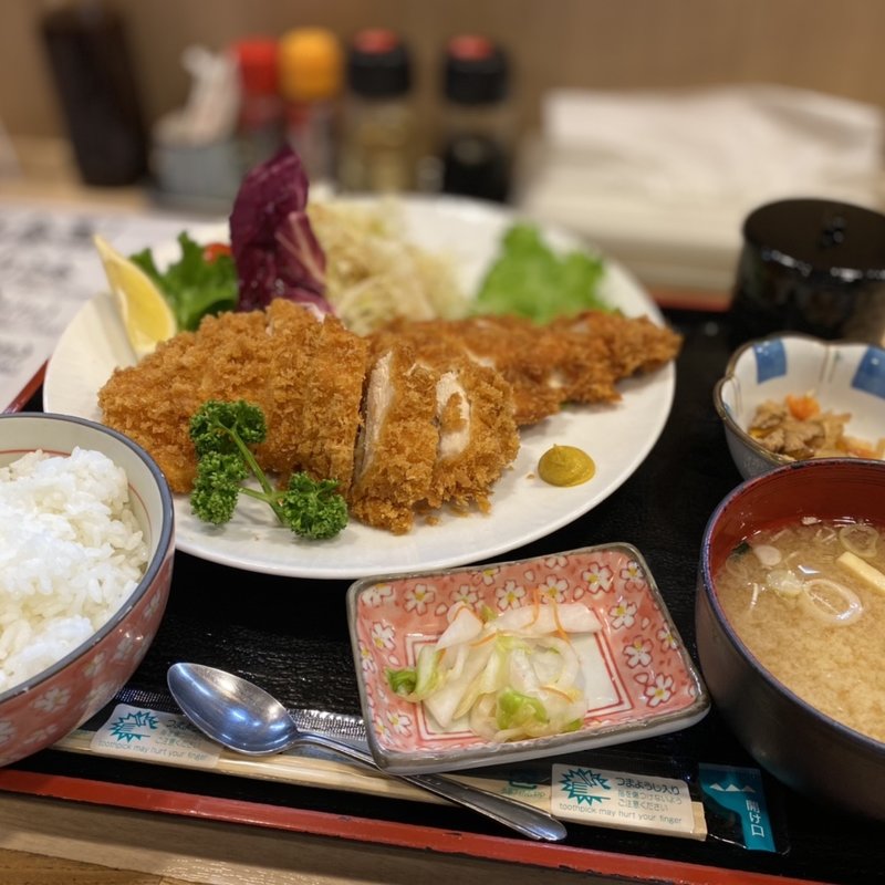 チキンカツ定食(ももどり駅前食堂 )