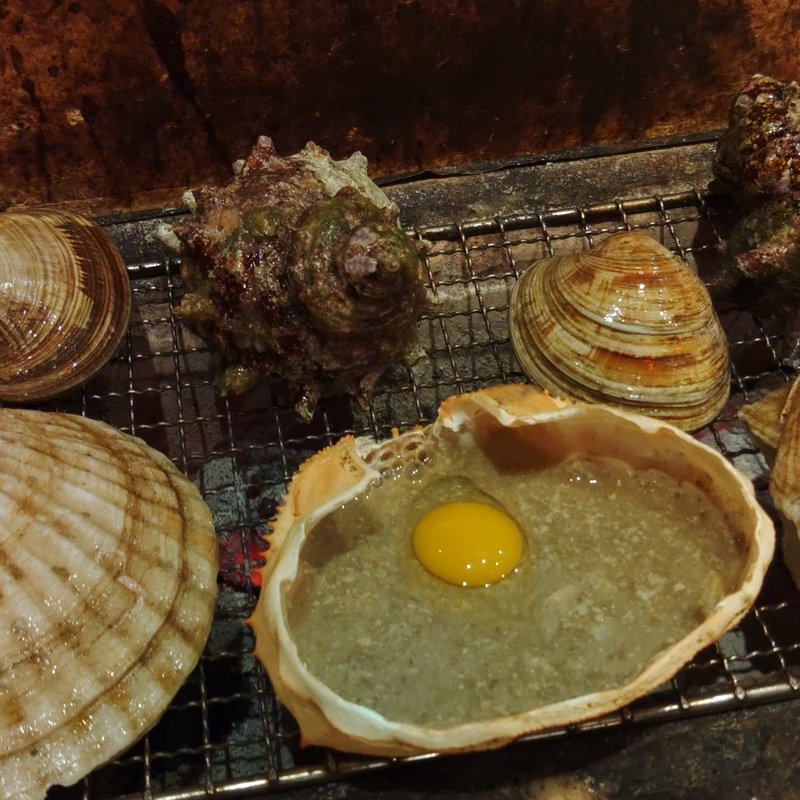 活貝浜焼盛り合わせ（ホタテサザエハマグリ）(トロ函)