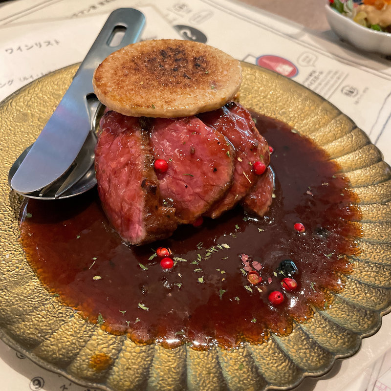 フォアグラとローストビーフ(大衆酒場フレンチマン)