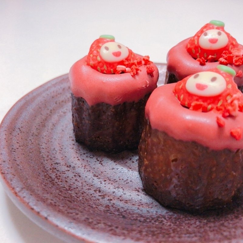 いちごカヌレ(立町カヌレ エキマルシェ大阪)