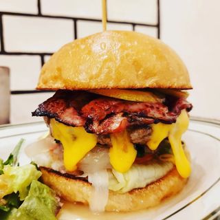 ベーコンチーズバーガー+さっぱりソース+つるむらさき(milia burger)