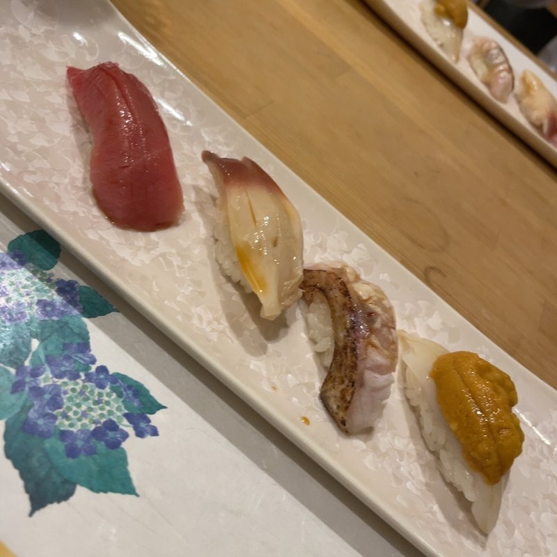 おまかせ5貫(鮨　弥栄)