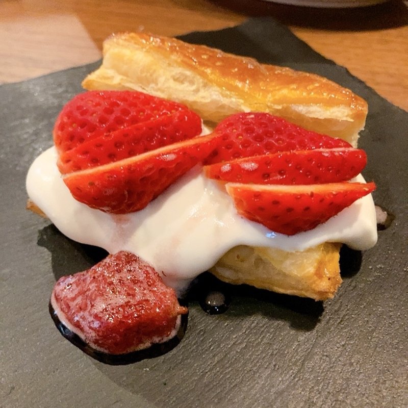 イチゴとカスタードのミルフィーユ仕立て(ビストロ・アヴリル （BISTRO AVRIL）)