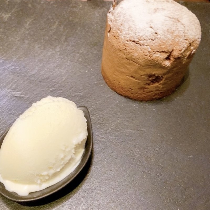 フォンダンショコラバニラアイス添え(ビストロ・アヴリル （BISTRO AVRIL）)
