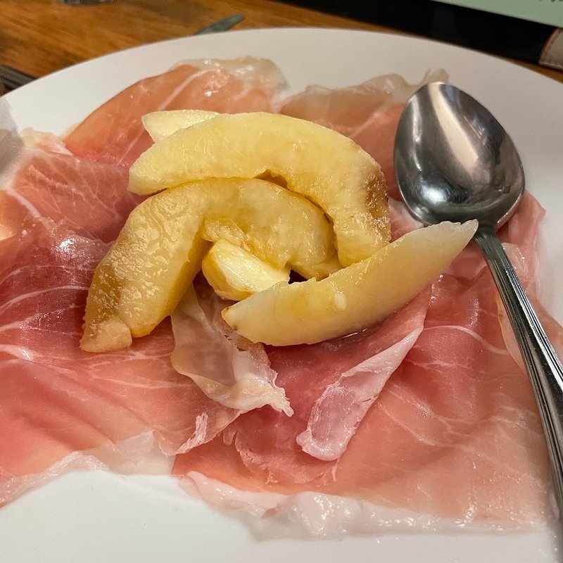 桃とカルパッチョ(リルチェンテ （Rilucente）)