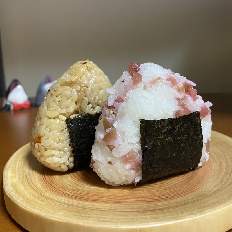 カリカリ梅、五目(にぎりたて 大須万松寺通店)