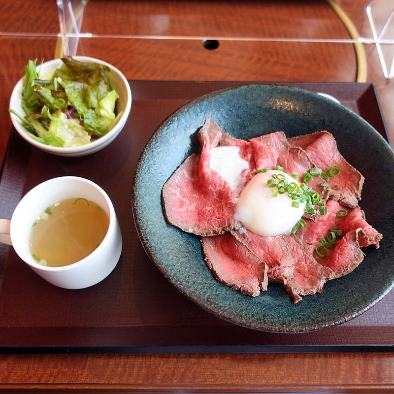 温玉ローストビーフ丼(Meat Experts B団)