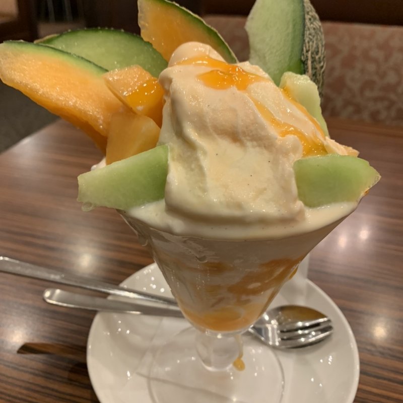 贅沢メロンジェラートパフェ(本庄珈琲うふふ )