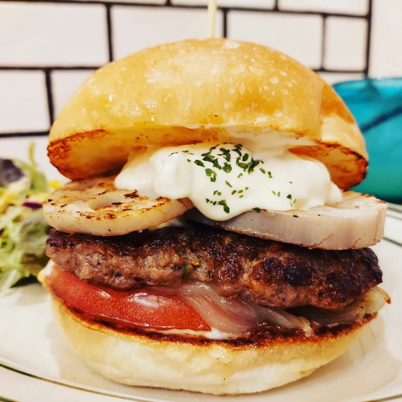 ハンバーガー＋サワークリームオニオンソース＋レンコン(milia burger)