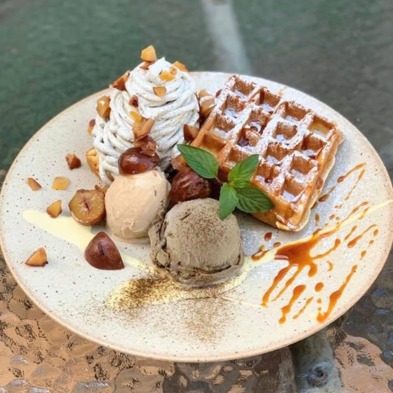 栗とほうじ茶モンブランのワッフル(カフェドラパン)