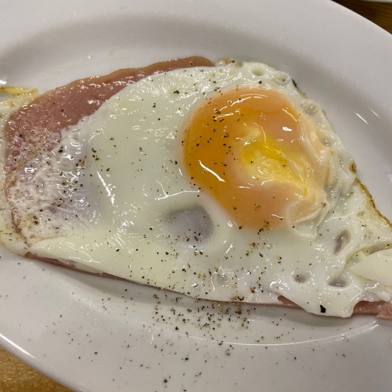 ハムエッグ(大衆酒場BEETLE田町店)
