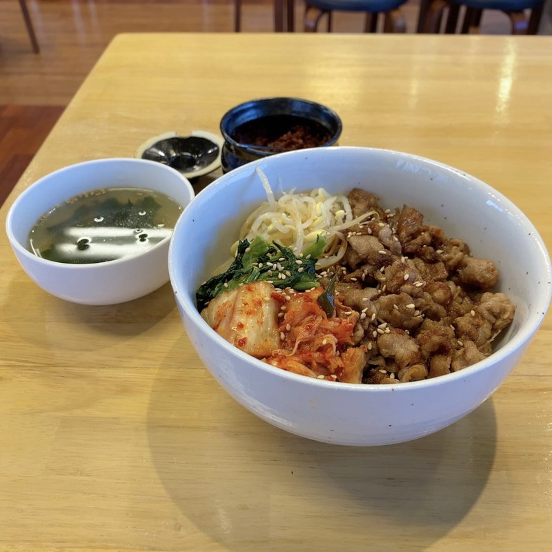 たっぷり牛焼肉丼(焼肉大衆酒場 ニューコマキ)