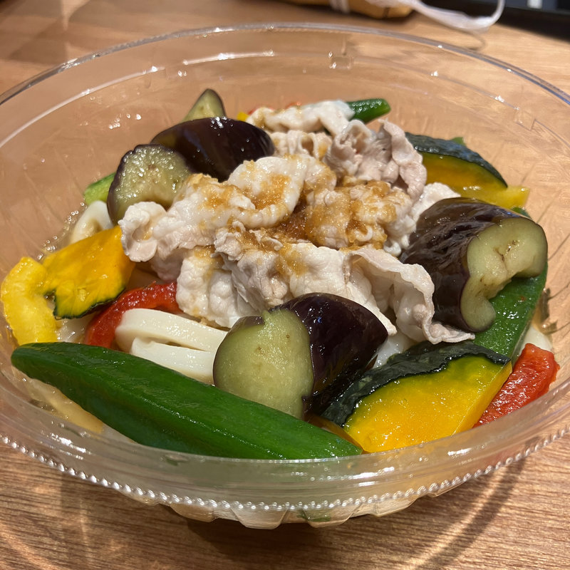 夏野菜と豚しゃぶのポン酢ぶっかけうどん（中）(有頂天うどん)