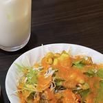 サラダとラッシー（ランチセット）