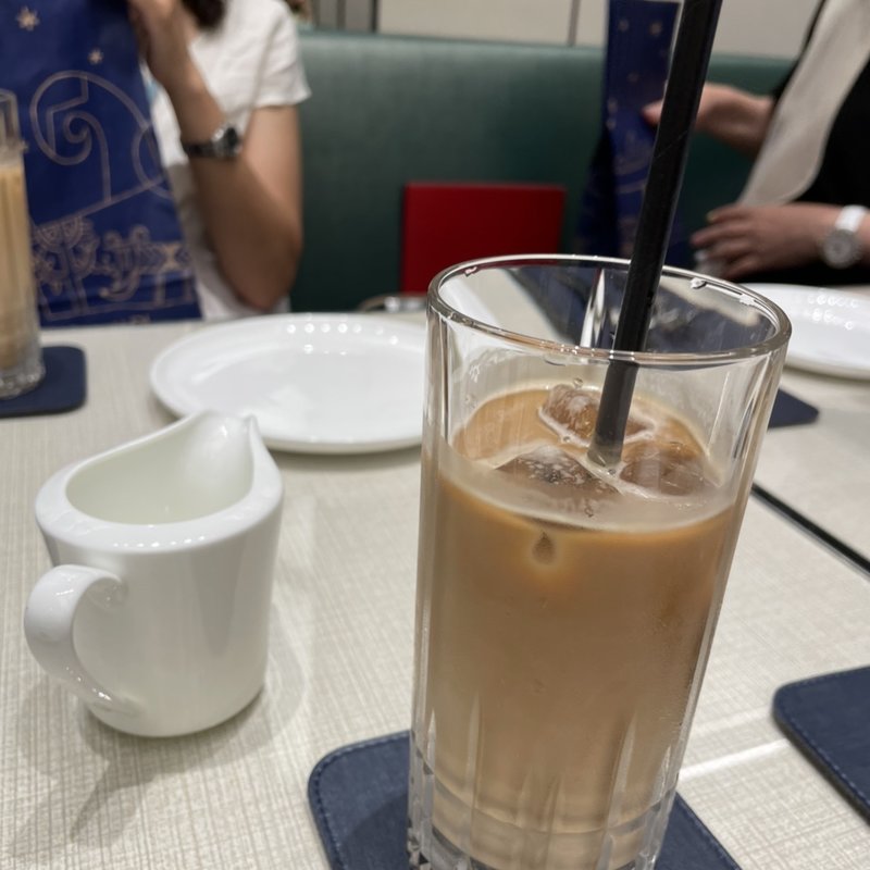 アイスカフェラテ(エンポリオ アルマーニ カフェ 心斎橋パルコ)