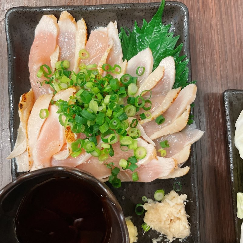 大山どりの炙りタタキ(炭焼 焼鳥 ひのてつ 神保町店)