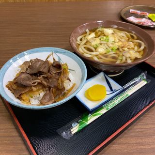 ミニ和牛肉丼+うどん(松崎屋食堂 )