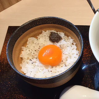 トリュフを添えた濃厚卵かけご飯(入鹿TOKYO)
