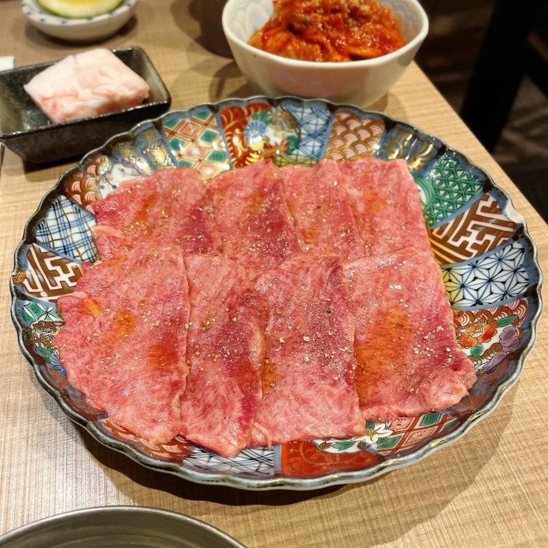 極上薄切りタン(焼肉 六甲園)