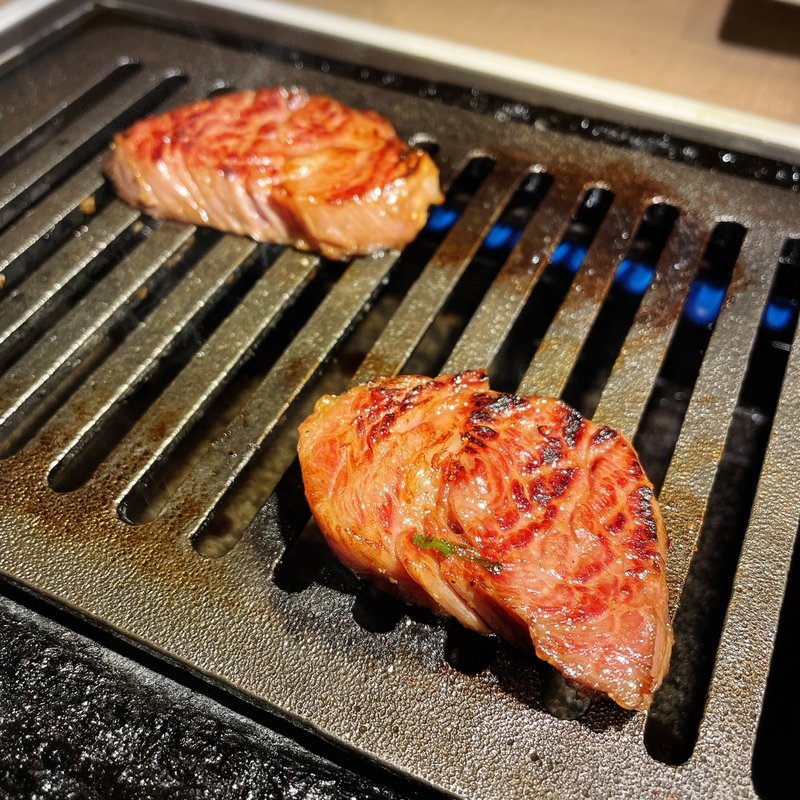 極上厚切りサガリ(焼肉 六甲園)