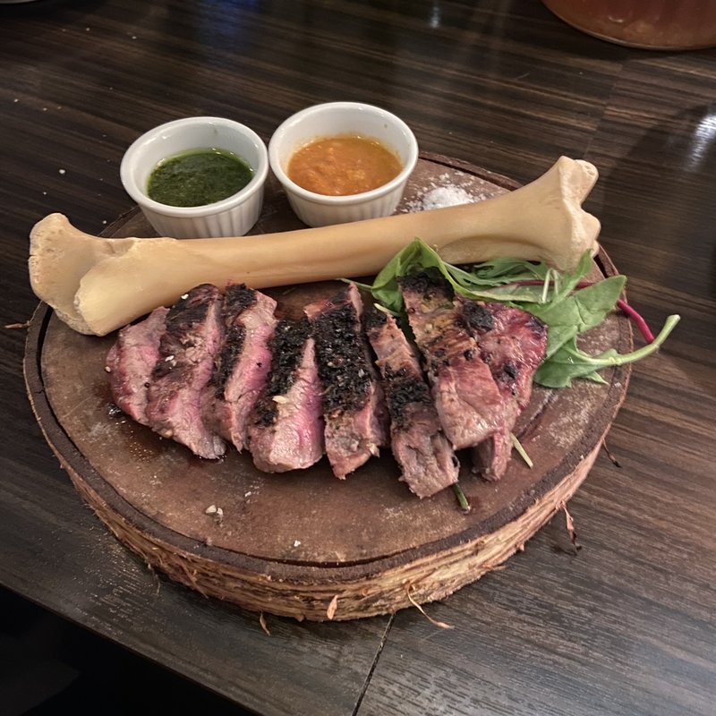 アンガス牛の希少部位炭火焼きステーキ(バルデビス （BardEbis）)