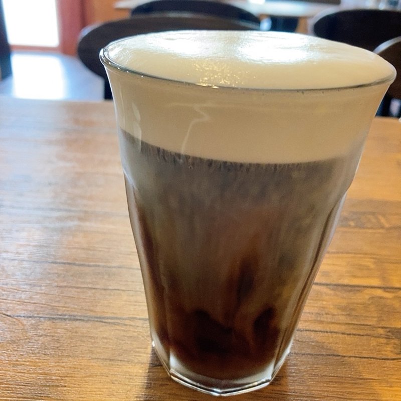 アイスカフェラテ(神田サンドあちぇ)