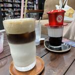 練乳入りベトナムコーヒー(iShite Book Café)