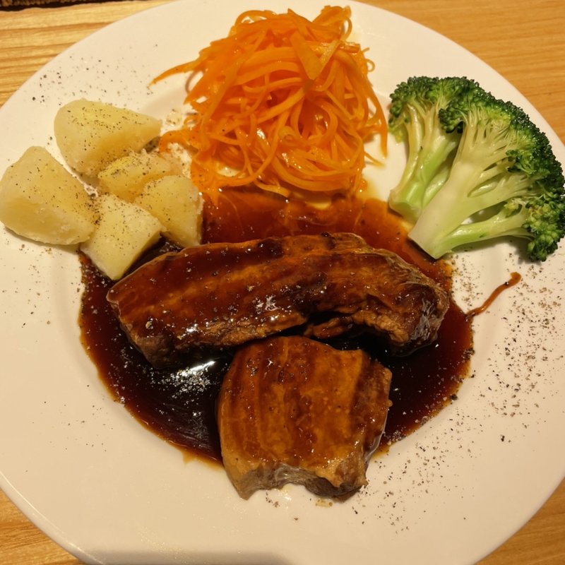 国産豚バラ肉煮込み マデラ酒ソース(ワインのための煮込み料理研究所NIKOLABO)