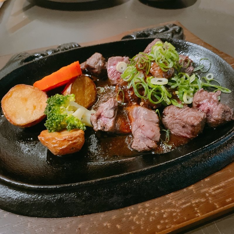 松坂牛内モモ肉のステーキ(洋食屋　伊勢十　神保町店)