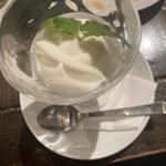 杏仁豆腐(雪梅花 （シュエメイホワ）)
