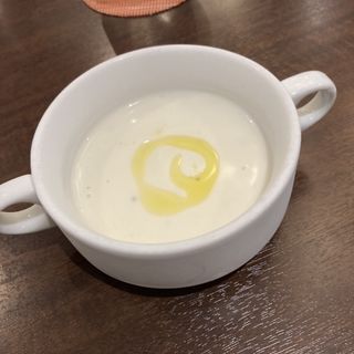 カリフラワーの冷製スープ(43 クワトレ)