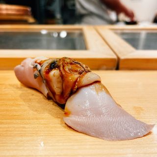 煮ハマグリ(すし光琳（コウリン）)