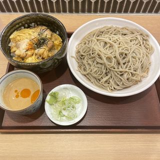 ごまだれ蕎麦＋親子丼(さがたに　新宿京王モール店)