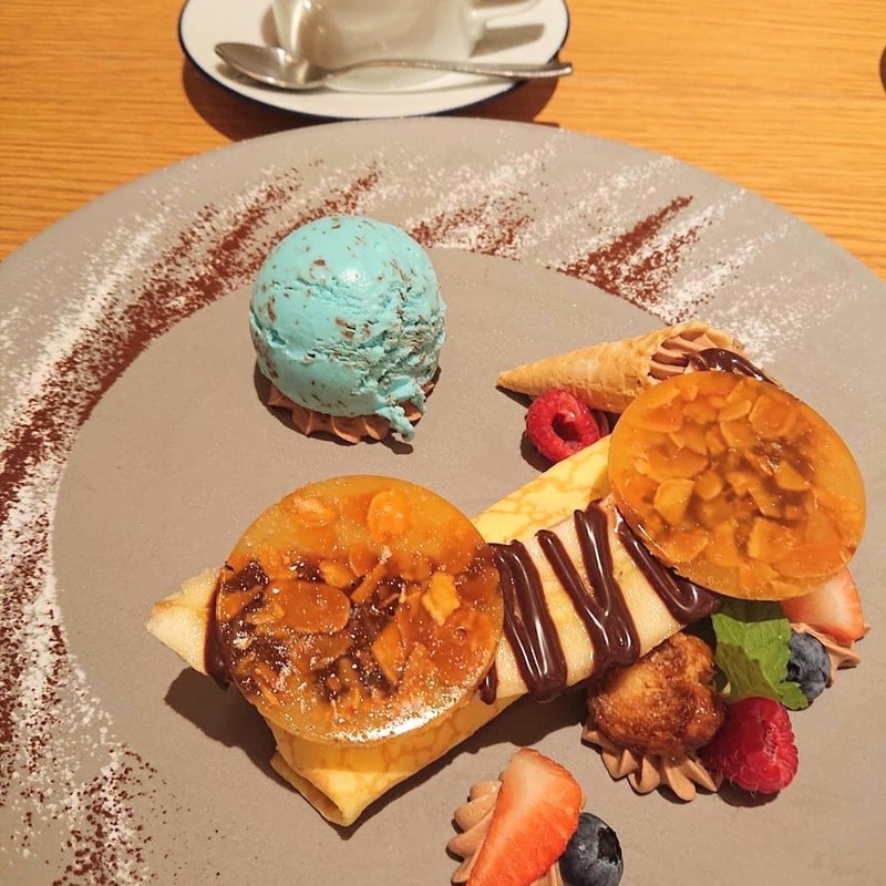 チョコバナナクレープとチョコミントアイスクリーム(SANT ROPEZ（サントロペ）)