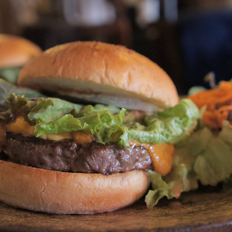 インディアンバーガー(炭焼きとワイン PEQUE（ぺけ）)